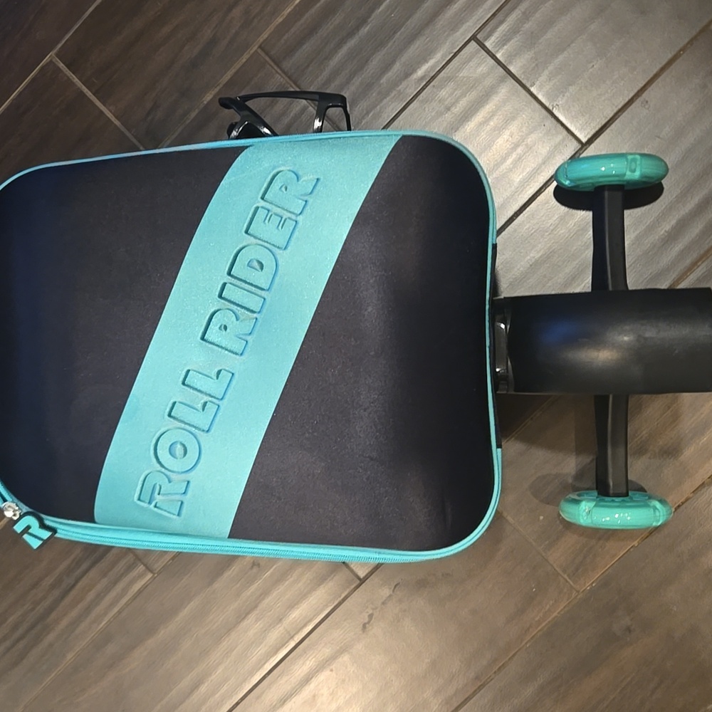 Kids ROLL RIDER- Black and Green Skateboard Suitcase - Picture 6 of 7